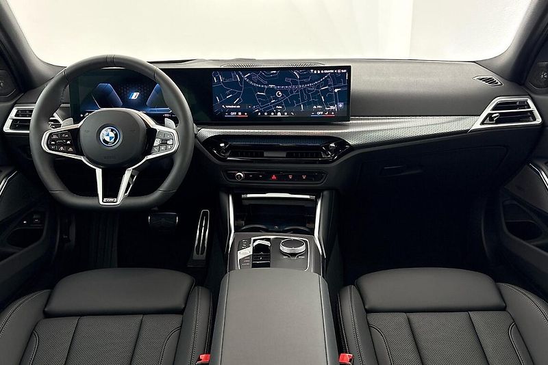 BMW Řada 3 330e xDrive - fotka 14 z 24