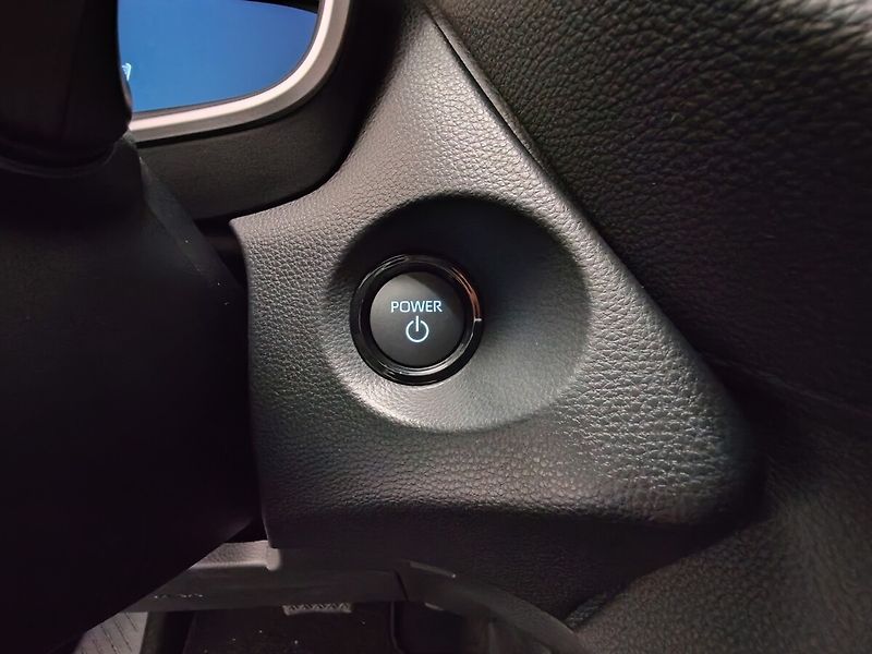 Toyota Corolla Cross 2.0 Hybrid Style - fotka 28 z 38