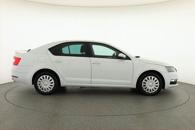 Škoda Octavia (2019) Ambition 1.0 TSI, Tempomat - fotka 6 z 15