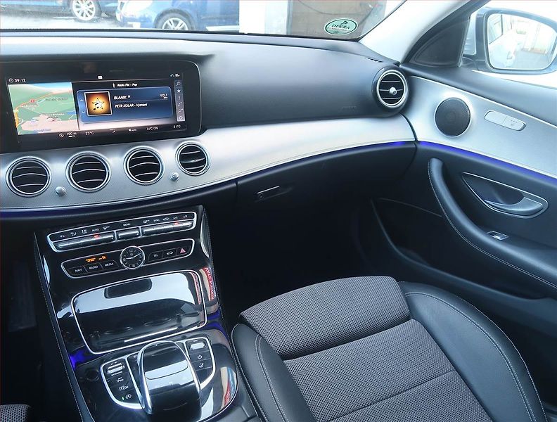 Mercedes-Benz Třídy E (2018) E 220 d 4MATIC - fotka 8 z 17