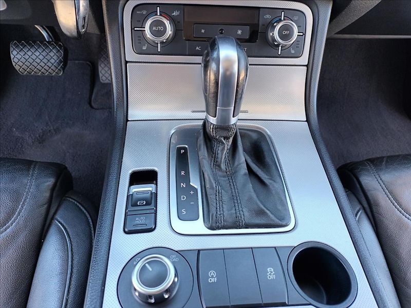 Volkswagen Touareg 3,0 TDI,176KW,NAVI,KŮŽE,PRUŽIN - fotka 14 z 46