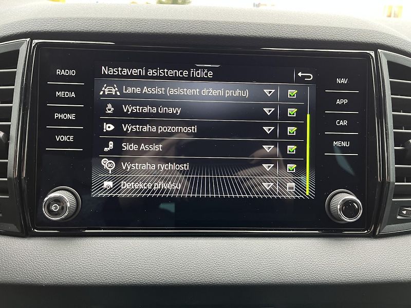 Škoda Karoq SPORTLINE 1,5TSI DSG 110kW - fotka 18 z 24