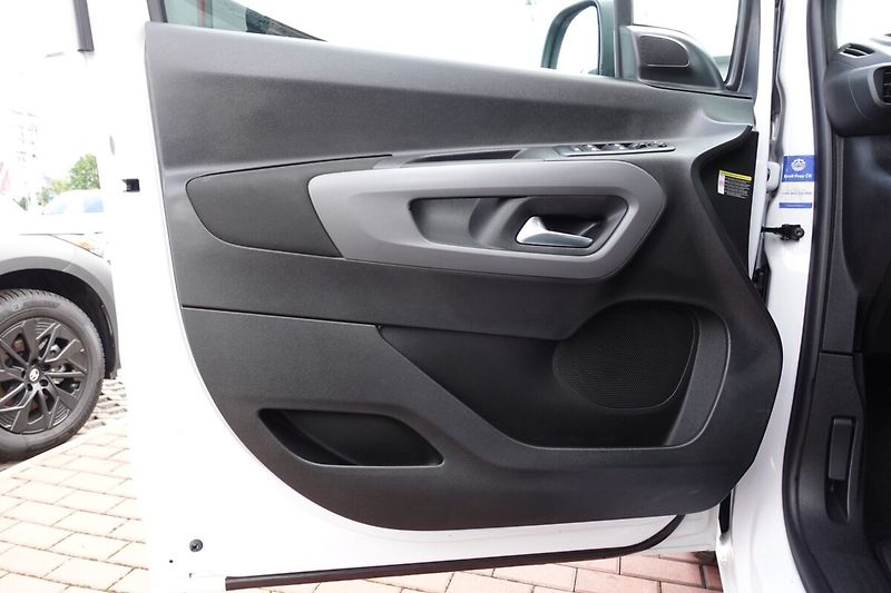 Toyota ProAce City Verso 1.5 D4-D 130 6 MT Long 5D Fami - fotka 9 z 31