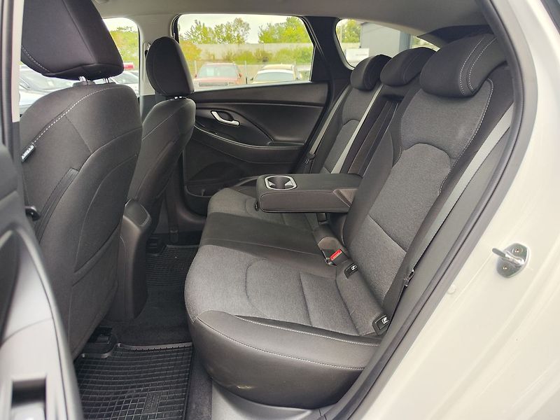Hyundai i30 1.5 T-GDI/117kW Smart Navi - fotka 11 z 34