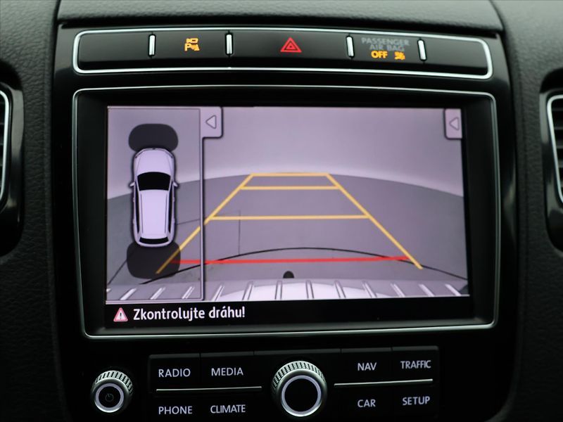 Volkswagen Touareg 3,0 TDI 193kW CZ Masaj DPH - fotka 24 z 36