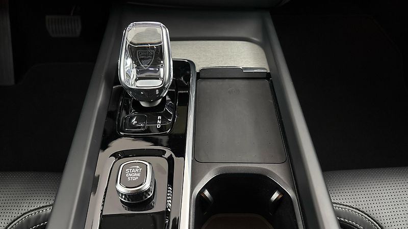 Volvo XC60 2.0 T8 AUT AWD Ultra Dark - fotka 26 z 36