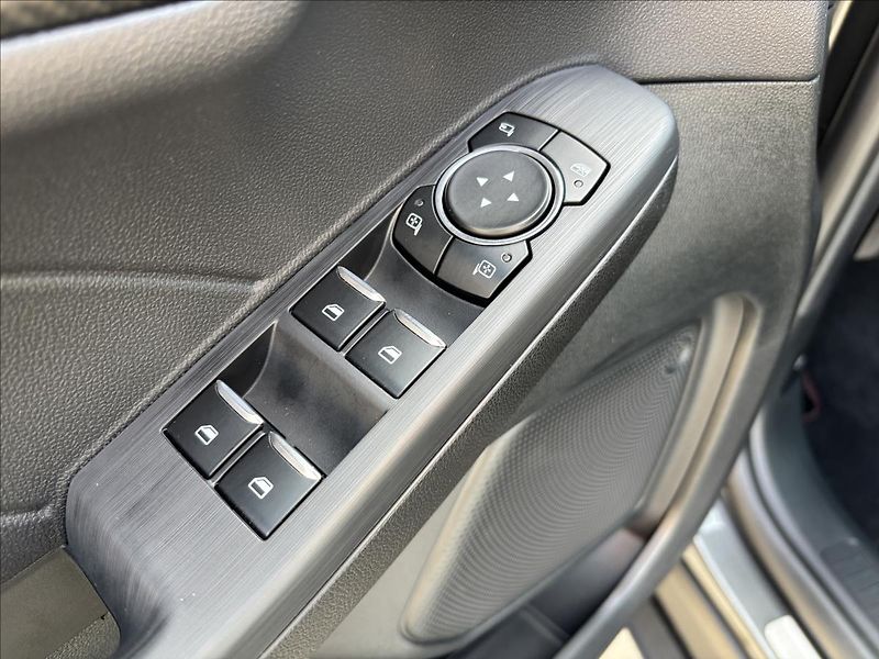Ford Kuga 2,5 HEV 138kW ST-Line X AWD - fotka 21 z 38