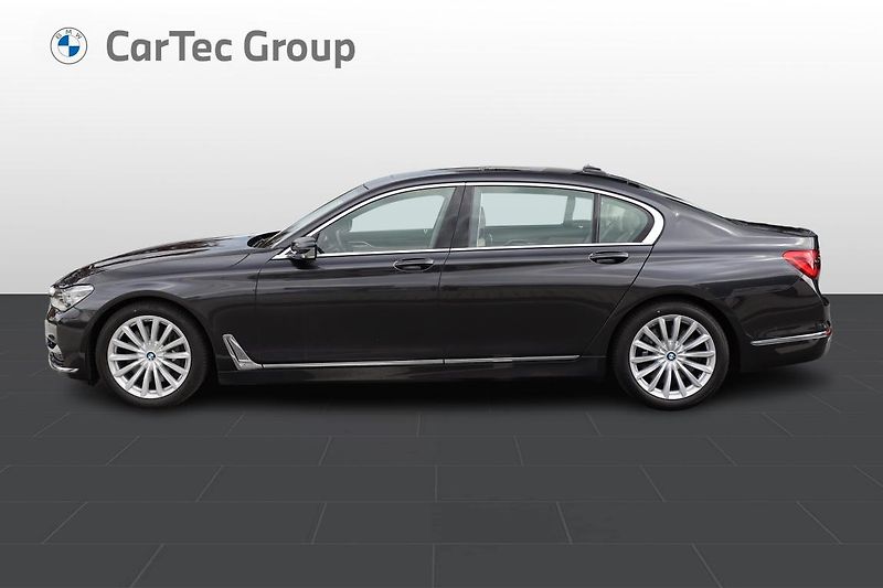BMW Řada 7 750Li xDrive - fotka 3 z 25