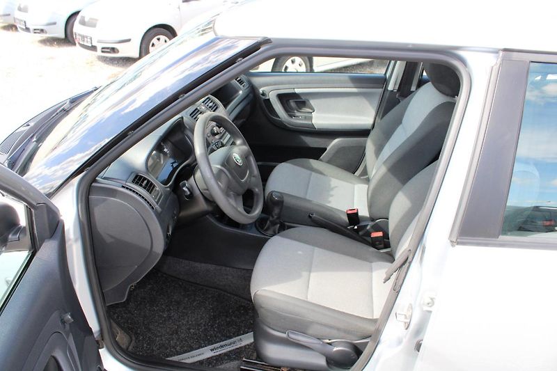 Škoda Fabia (2010) REZERVACE - fotka 9 z 15