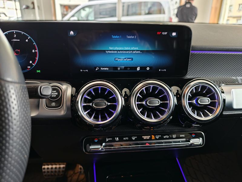 Mercedes-Benz GLB 200d 4M AMG 7míst - fotka 17 z 48