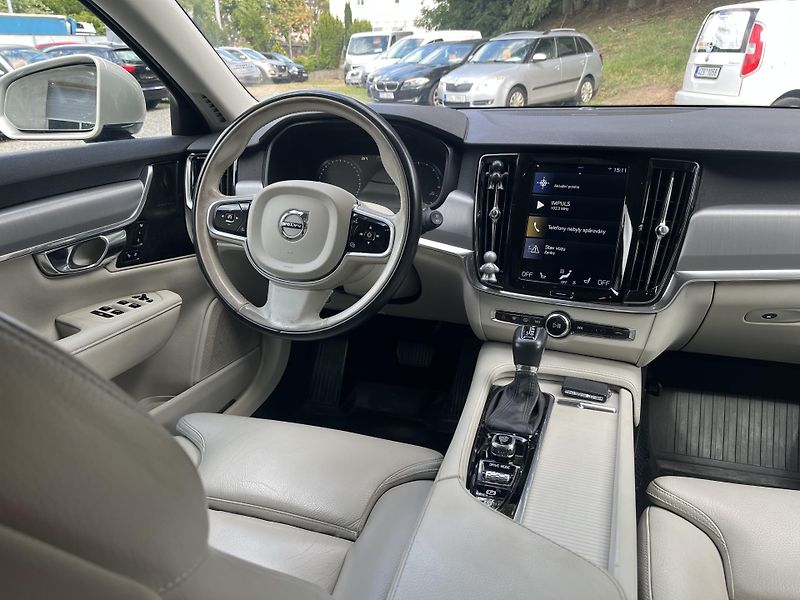 Volvo V90 (2019) 2,0 D4 140 Kw 4X4 AUT - fotka 11 z 20