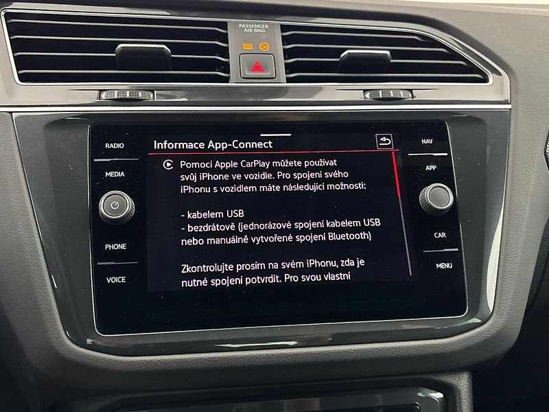 Volkswagen Tiguan R-Line DSG - fotka 25 z 29