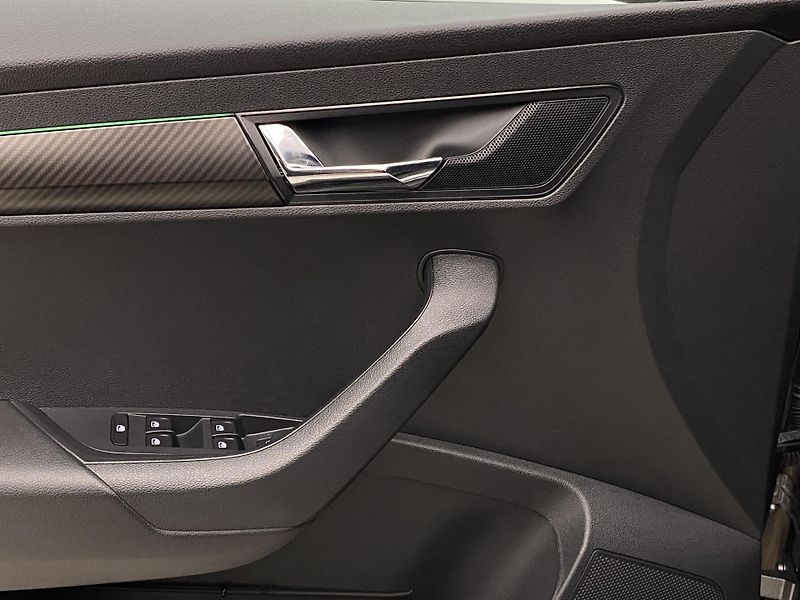 Škoda Karoq 2.0TSI SPORTLINE 4x4 REZERVACE - fotka 28 z 55