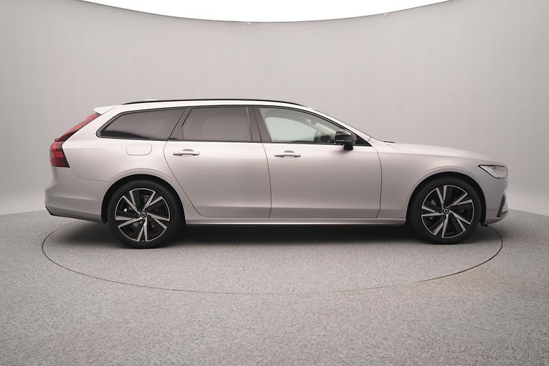 Volvo V90 B5 AWD PLUS DARK REZERVACE - fotka 11 z 36