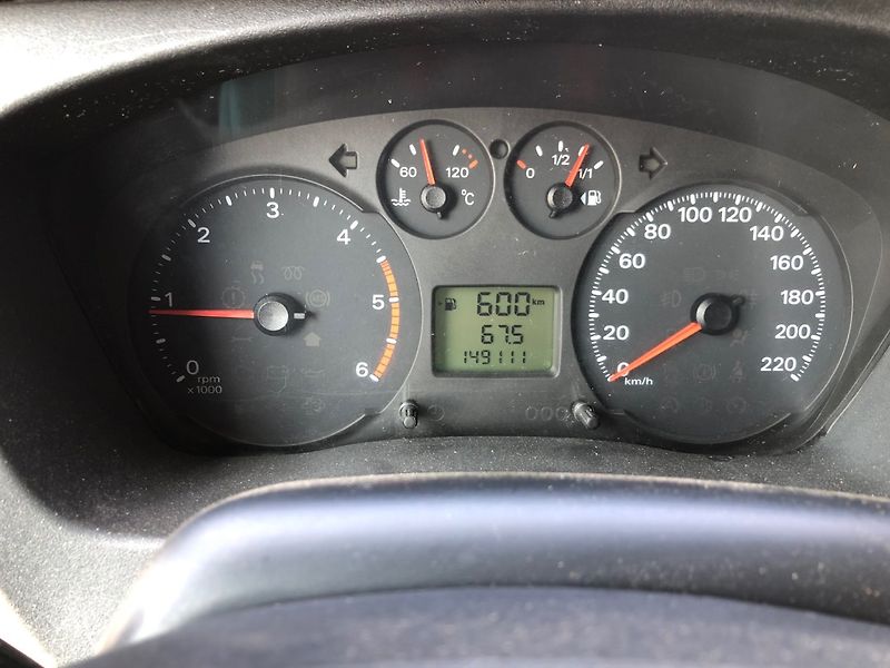 Ford Transit Courier (2013) 2.2 TDCi 9 Míst - fotka 18 z 24