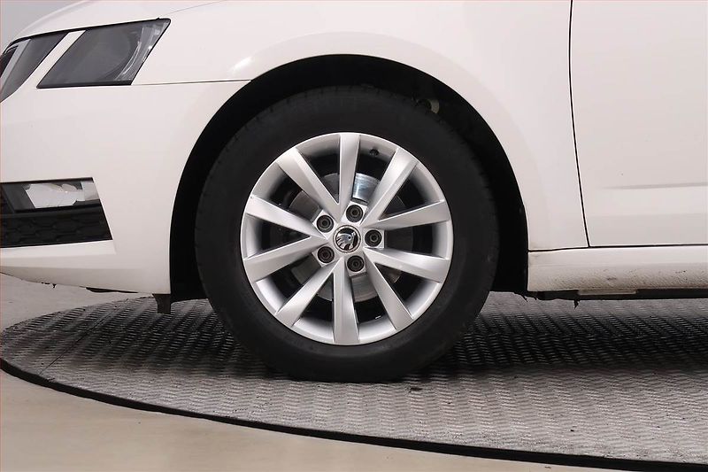 Škoda Octavia (2017) 1.6 TDI, Navi, Tempomat - fotka 13 z 16