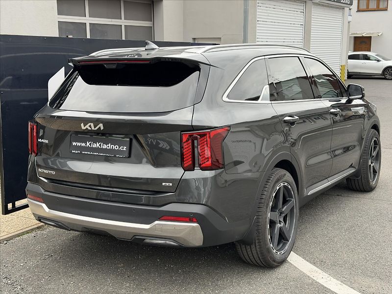 Kia Sorento 2,2 CRDI 4X4 8DCT TOP+TEM+NAPP - fotka 5 z 9