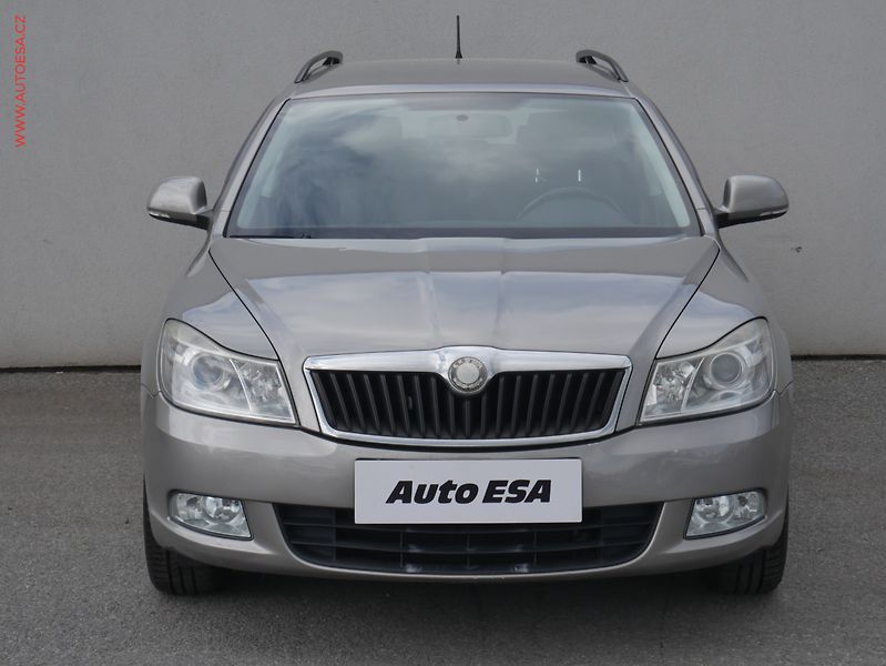 Škoda Octavia (2009) 1.6 MPi, Ambiente, TZ - fotka 2 z 19