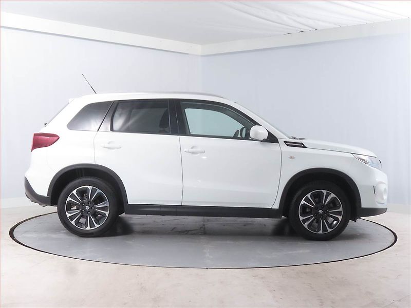 Suzuki Vitara (2023) 1.4 BoosterJet - fotka 6 z 22