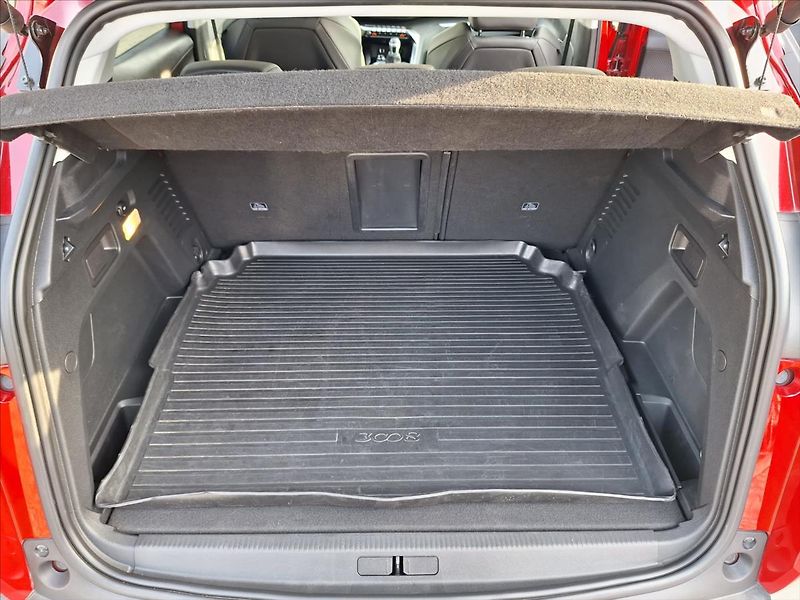 Peugeot 3008 1,5 BlueHDI  Allure GripContro - fotka 10 z 10