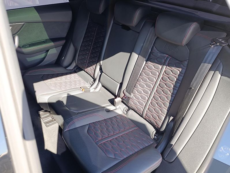 Audi RS Q8 4.0TFSI 441kW QUATTRO ČR DPH  - fotka 19 z 40