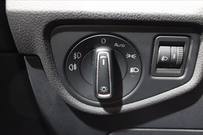 Volkswagen Touran 1,4 TSI Comfortline 7-míst - fotka 16 z 32
