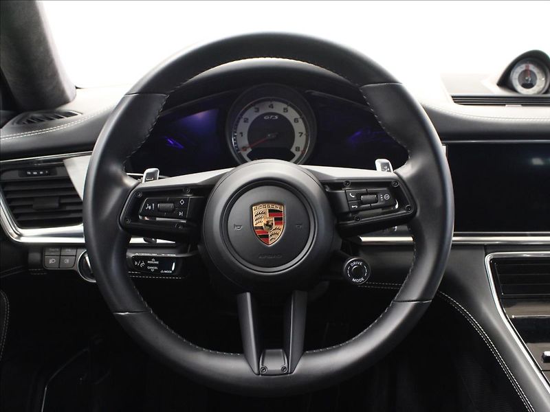 Porsche Panamera 4,0 GTS 368 kW zánovní stav - fotka 17 z 36