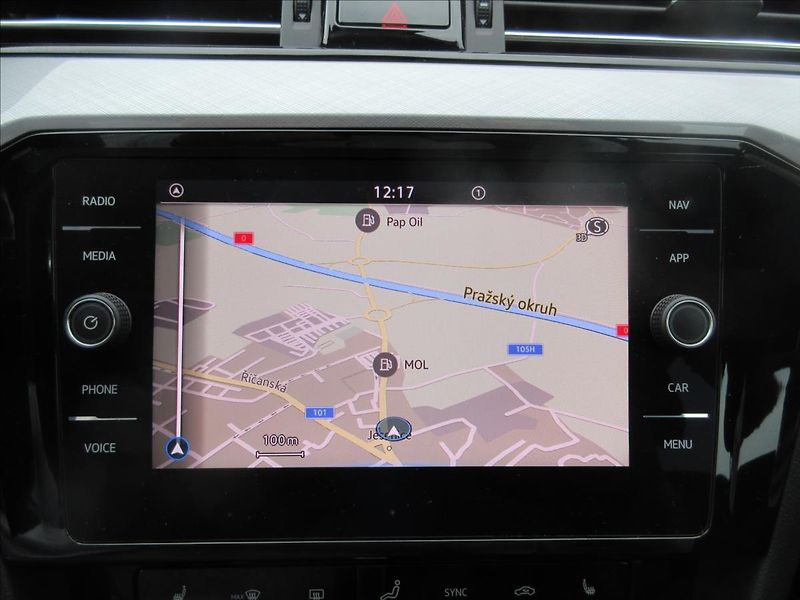 Volkswagen Passat 2,0 TDI DSG Led Business - fotka 10 z 18