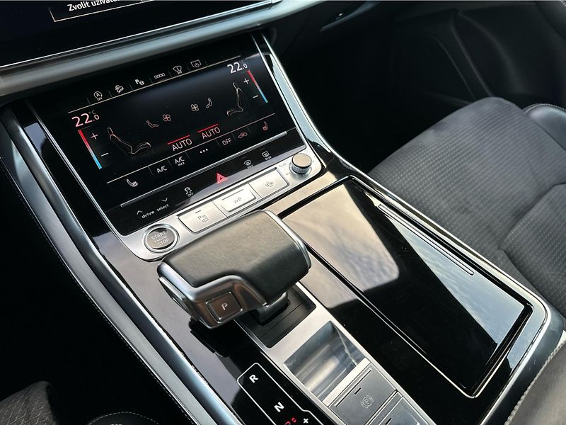 Audi Q8 55 TFSI Quattro - fotka 16 z 24