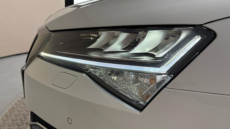 Škoda Superb 2.0 TDI DSG Style Combi - fotka 17 z 25