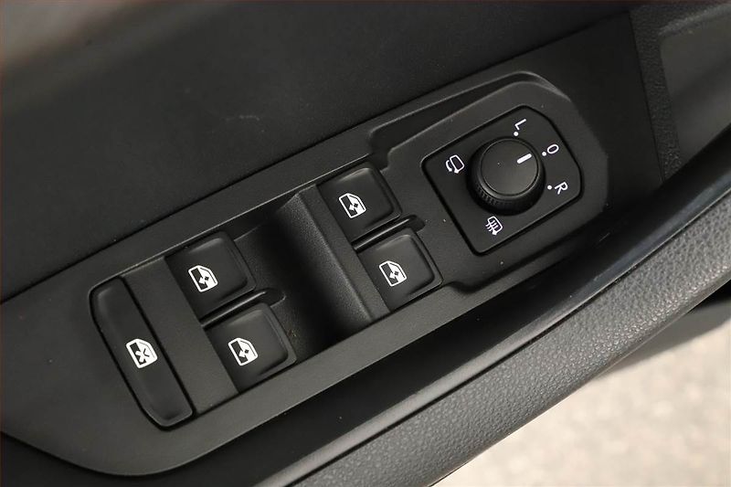 Škoda Karoq (2023) Style 2.0 TDI - fotka 9 z 20