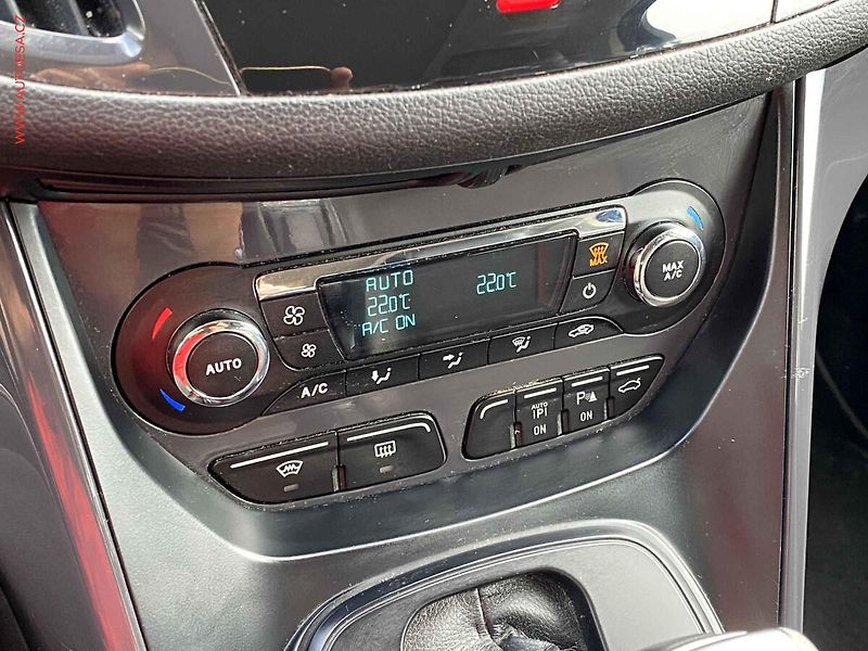 Ford Kuga (2014) 2.0 TDCi 4x4, Titanium, AT - fotka 16 z 19