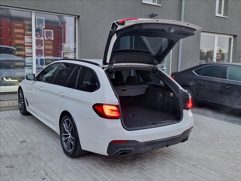 BMW Řada 5 520d Xdrive M-Sport ČR,1.Maj. - fotka 41 z 50