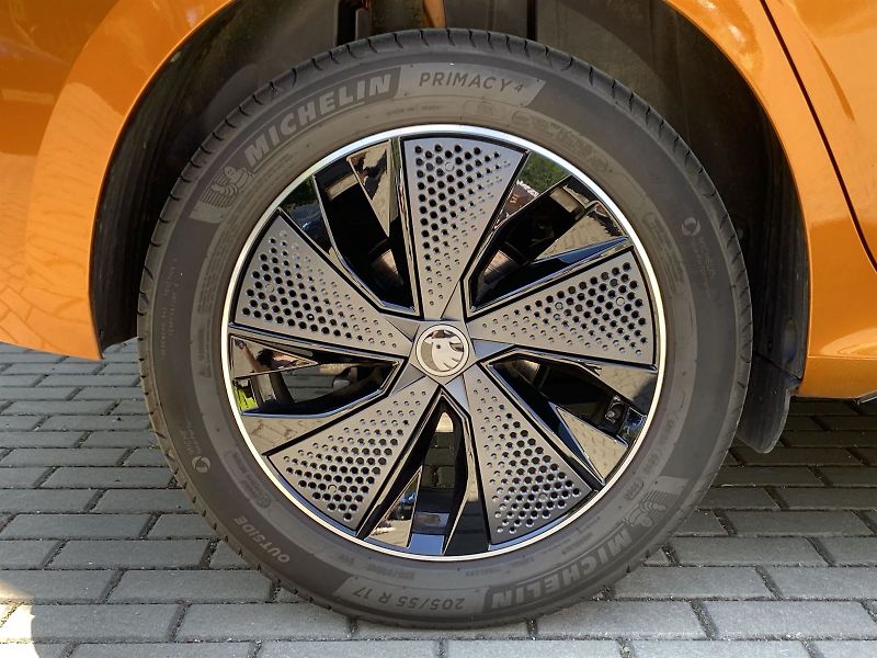 Škoda Kamiq (2025) 1.0 TSI DSG Monte Carlo - fotka 33 z 37