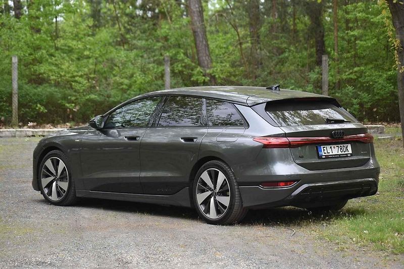 Audi A6 e-tron je hodně pohodlné auto s velmi dobrým dojezdem.