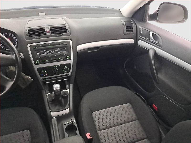 Škoda Octavia (2010) Ambiente 1.6 TDI, Serv.kniha - fotka 8 z 15