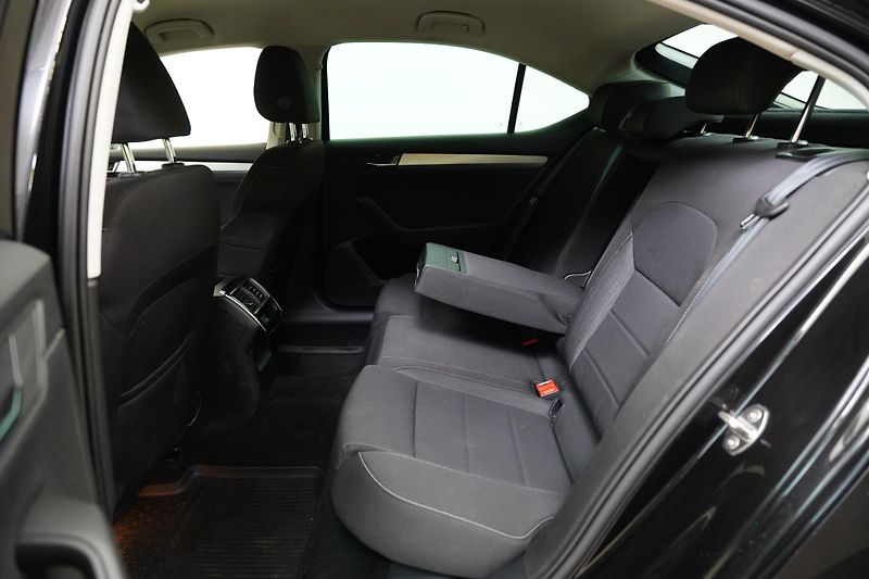 Škoda Superb - fotka 24 z 25