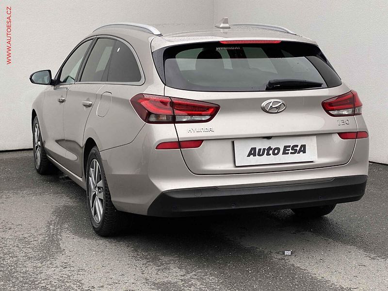 Hyundai i30 (2020) 1.4 i, 1.maj,ČR, servis - fotka 6 z 20