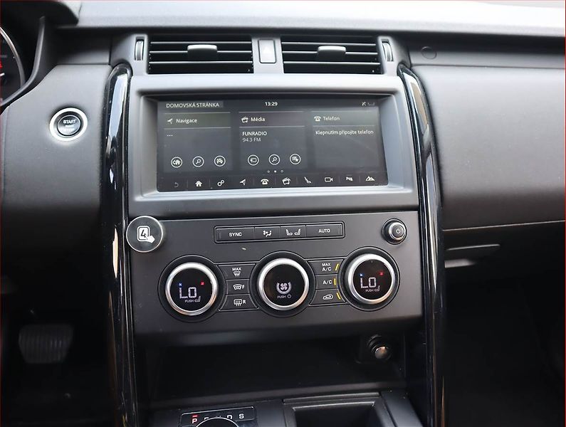 Land Rover Discovery (2018) 2.0 Si4 - fotka 12 z 21