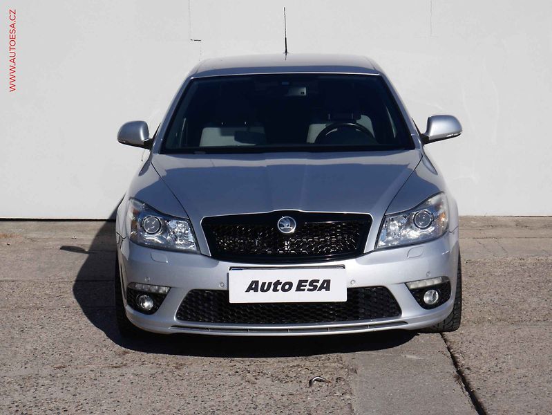 Škoda Octavia (2009) 2.0 TDi, RS, xenon, navi - fotka 2 z 15