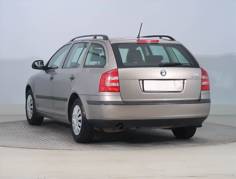 Škoda Octavia (2011) Ambiente 1.6, za super cenu - fotka 4 z 14