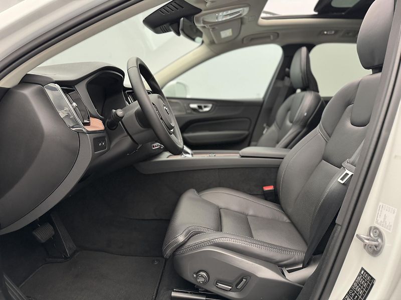 Volvo XC60 T8 AWD RECHARGE BRIGHT PLUS  - fotka 3 z 48