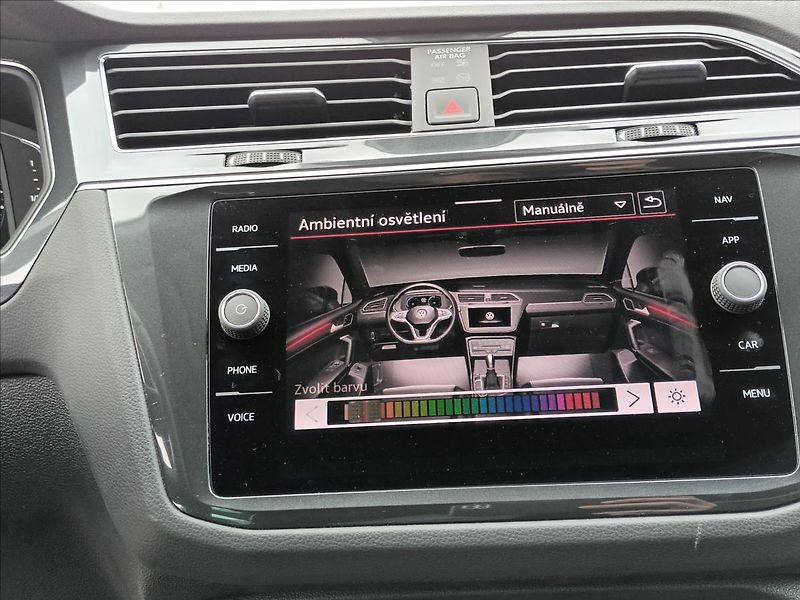 Volkswagen Tiguan 2,0 TDI,147KW,URBAN SPORT,4X4 - fotka 38 z 48