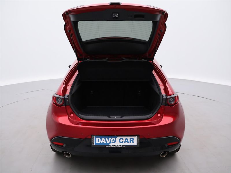 Mazda 3 2,0 Skyactiv-X180 GT Plus Bose - fotka 9 z 36