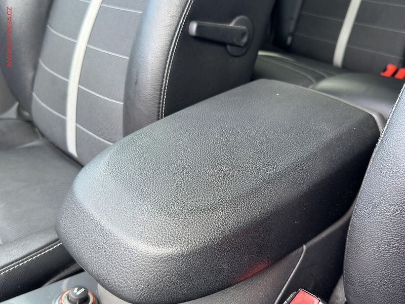 Ford Kuga (2009) 2.0. TDCI 4x4, AC, výhřev - fotka 16 z 20