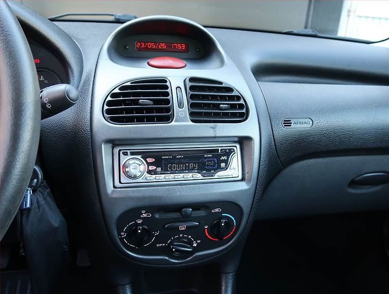 Peugeot 206 (2006) 1.4, po STK, v provozu - fotka 12 z 13