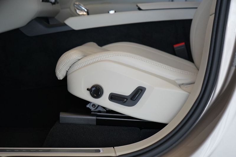 Volvo XC90 T8 PLUS Bright, Vzduch, 360° - fotka 22 z 50
