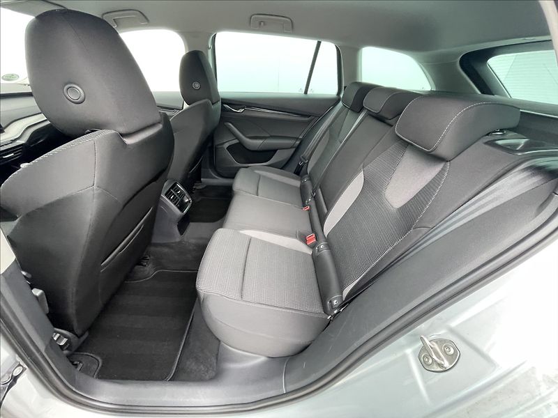 Škoda Octavia 2,0 TDI Combi Ambition Plus KE - fotka 16 z 24