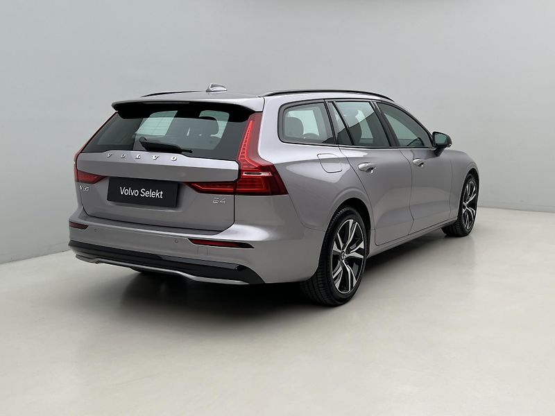 Volvo V60 B4 DARK PLUS 1. maj. - fotka 13 z 41