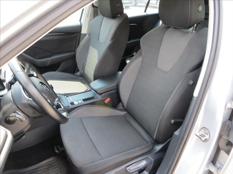 Škoda Octavia 2,0 TDI Ambition ČR - fotka 14 z 25